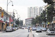 丹戎加东,由“灯红酒绿”变身多元美食街