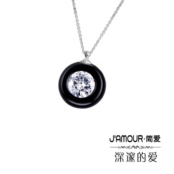 深邃的爱小白色