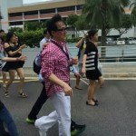 Duang!成龙来新加坡南洋理工学院做【反毒大使】!