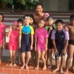 揭秘新加坡科班学游泳怎么教(发现特别重视救生技巧)