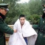 东南亚偷渡客在深圳河里泡6小时后被抓,差点被冻死