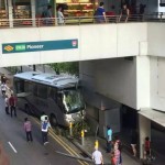 新加坡大巴狠撞地铁站,车毁人伤,惨不忍睹