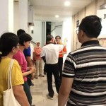 新加坡新楼电梯坏了,33层楼呢,百来人咋爬回家?