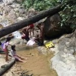 父爱如山:女儿落入瀑布,新加坡男子飞身抢救身亡