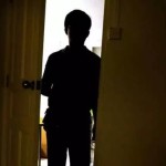 变态!新加坡小学男校工性侵三兄弟多达34次