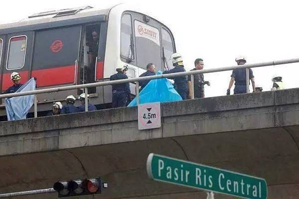6407