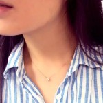 我只是想戴一条锁骨链儿,你却无情地发现了我的颈纹