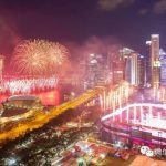 新加坡国庆节看烟花太嗨了?地铁巴士都延长运营时间!