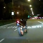 灵异?!新加坡公路上惊见无人驾驶摩托车?