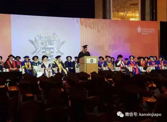 所谓青春，就是我在大学毕业典礼上向女友告白 - 新加坡眼