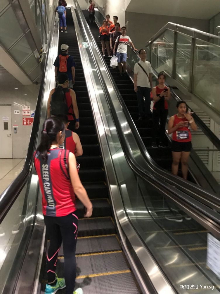 在新加坡跑了一晚上马拉松,居然还遇到了美队和赤脚大仙