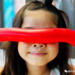 如何帮孩子建立自信?新加坡“包子”甜妞的逆袭之路