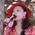 和王菲齐名的天后级歌手,在新加坡街头卖唱?