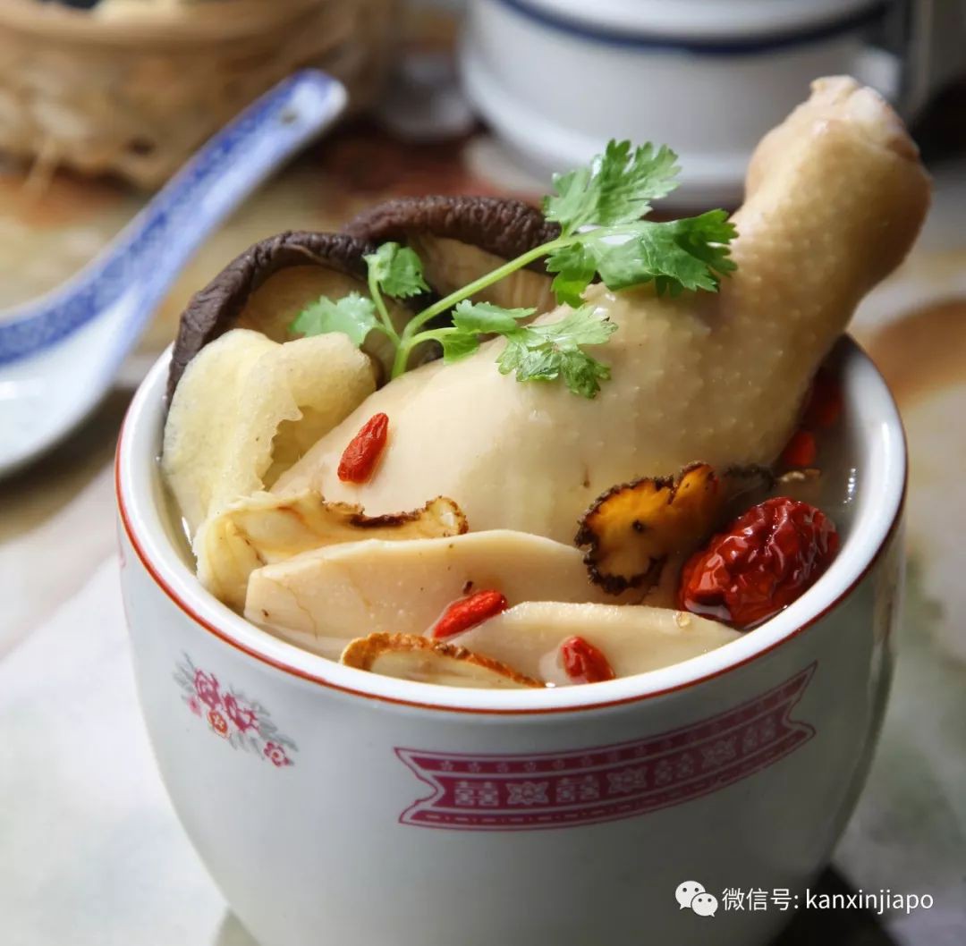 新加坡“国民食堂”，让你吹着空调吃地道街头美食~