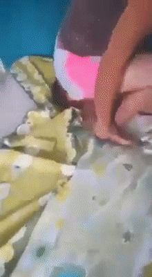 女佣虐童视频全网疯传，脚踩孩子的脸、胸、四肢......