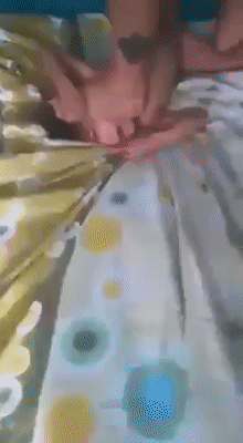 女佣虐童视频全网疯传，脚踩孩子的脸、胸、四肢......