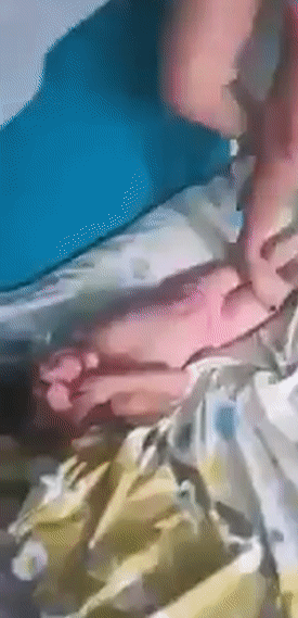 女佣虐童视频全网疯传，脚踩孩子的脸、胸、四肢......