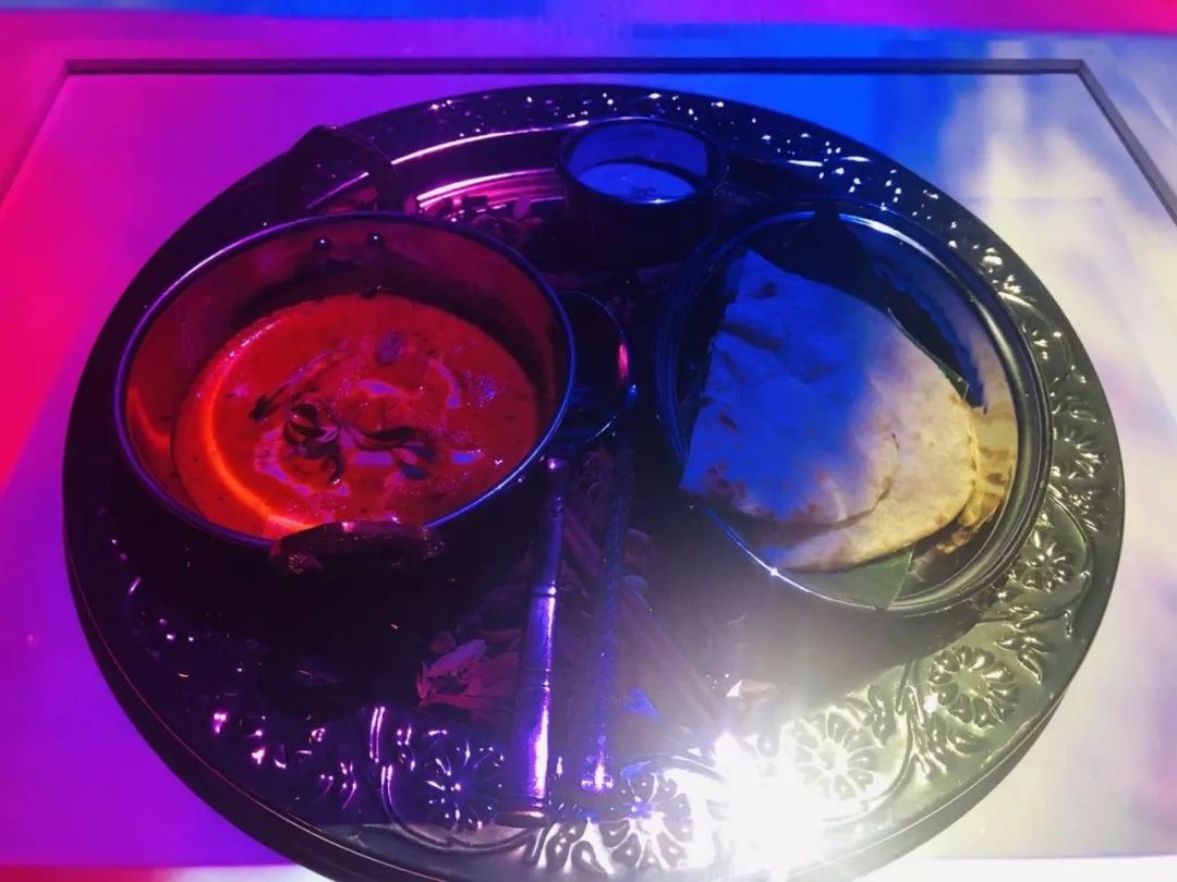 新加坡超炫酷3D餐厅，在盘子上能看电影！