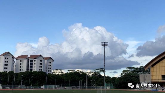 看了新加坡的云，才明白什么是天空之城！