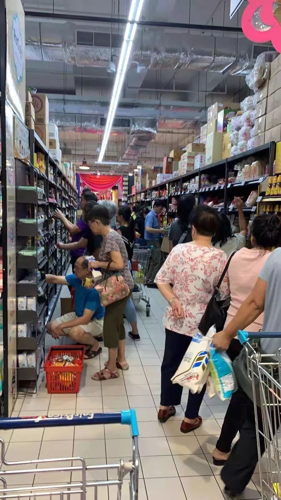 瘋了~今晚的新加坡超市