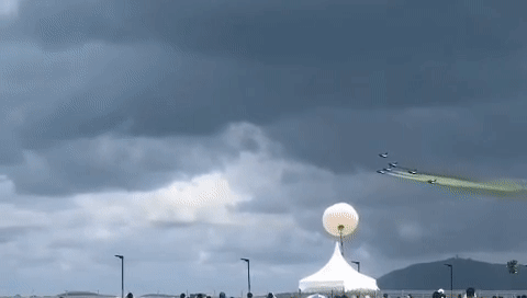 中國八一飛行表演隊驚豔亮相,新加坡國際航空展如期開幕!