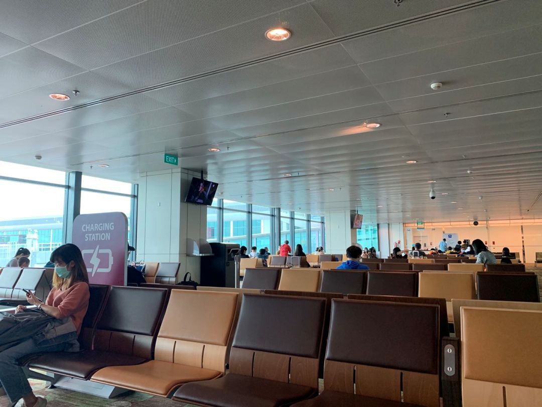 新加坡被中國列爲“疫區”？乘客下飛機便自費隔離14天！