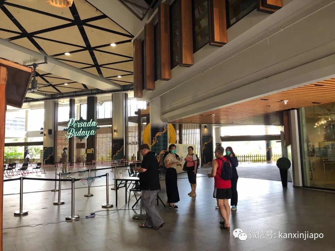 新加坡政府今天開始發派可重複使用口罩