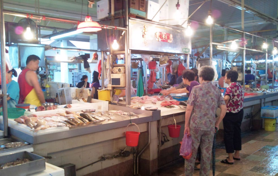 新加坡措施升级：逛巴刹买菜、坐公交必须戴口罩