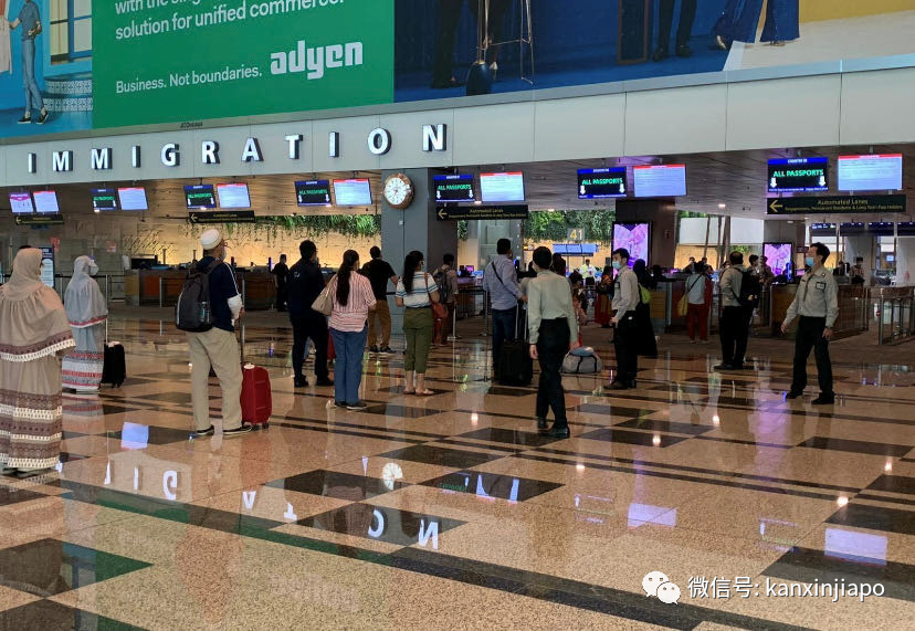 新加坡政府派专机接滞留印度的699名国民回家