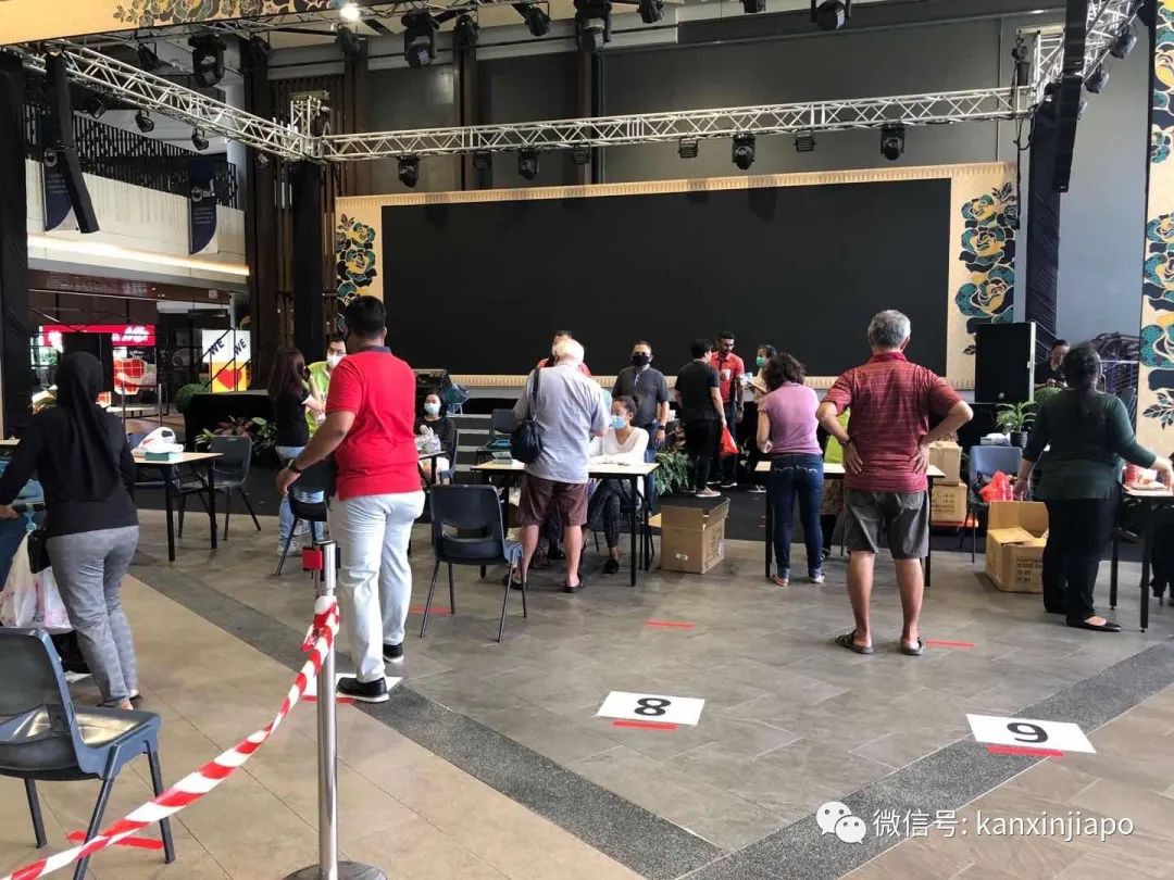 新加坡政府今天開始發派可重複使用口罩