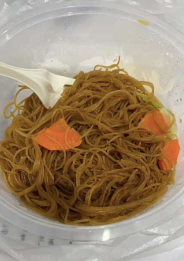 隔離客工:飯菜一成不變,我甯可挨餓