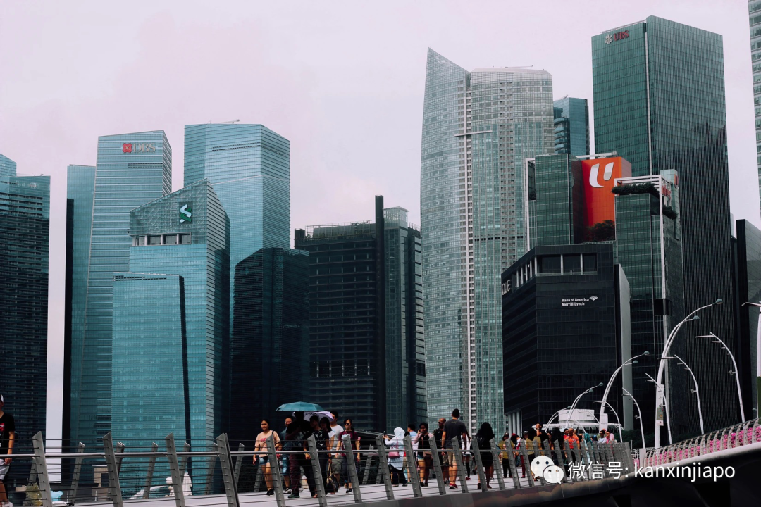 新加坡每天仍然有35万出门工作