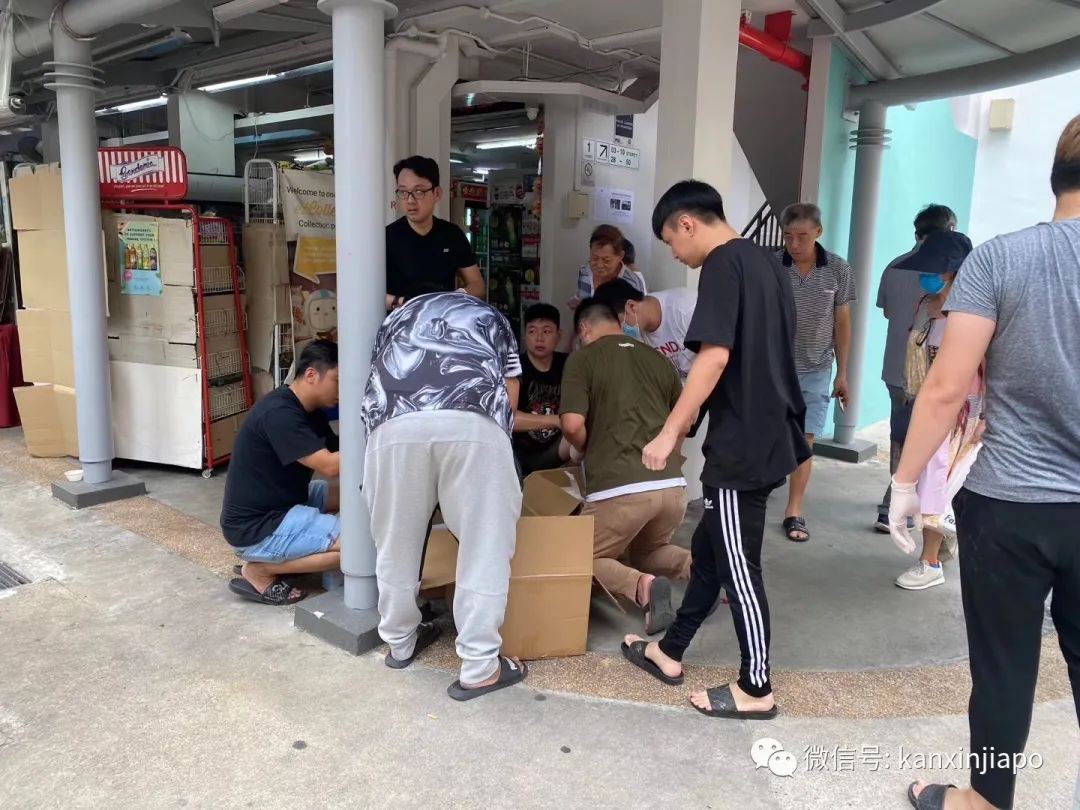 新加坡政府今天開始發派可重複使用口罩