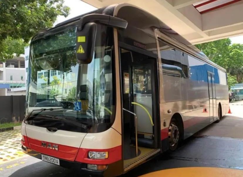 新加坡巴士開始接送確診患者，內部設施大改造
