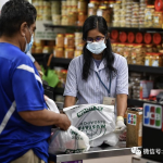新加坡小印度核心的穆斯塔法购物城及屠妖英雄