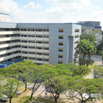 新加坡用温暖歌声抗疫:自编自唱为医护人员加油
