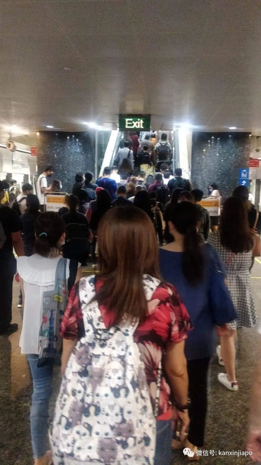 新加坡地铁今早发生故障，大批人潮聚集乌节路站