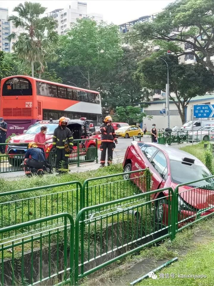 新加坡又发生一起车祸：德士撞入栏杆，差点掉入沟渠