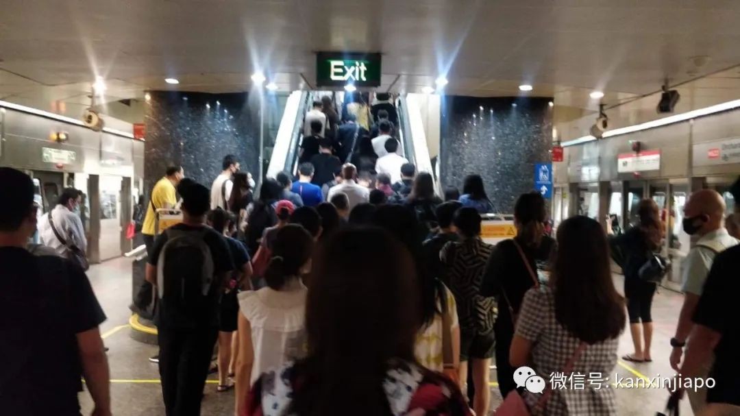 新加坡地铁今早发生故障，大批人潮聚集乌节路站