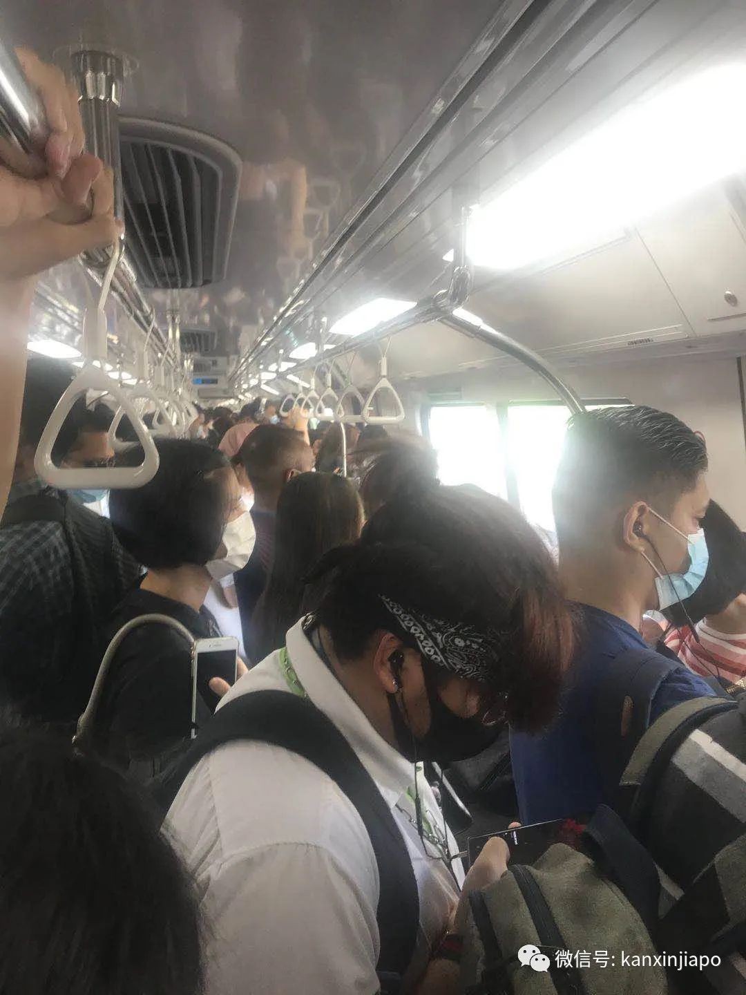 双标？为啥在新加坡能乘搭拥挤地铁不能聚会