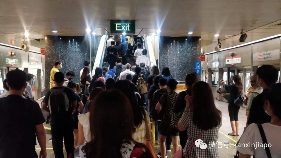 新加坡地铁今早发生故障，大批人潮聚集乌节路站