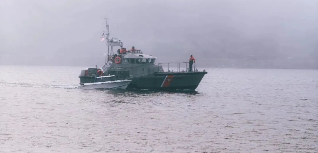马国三人落海！新加坡海关人员展开搜救行动寻获1尸体