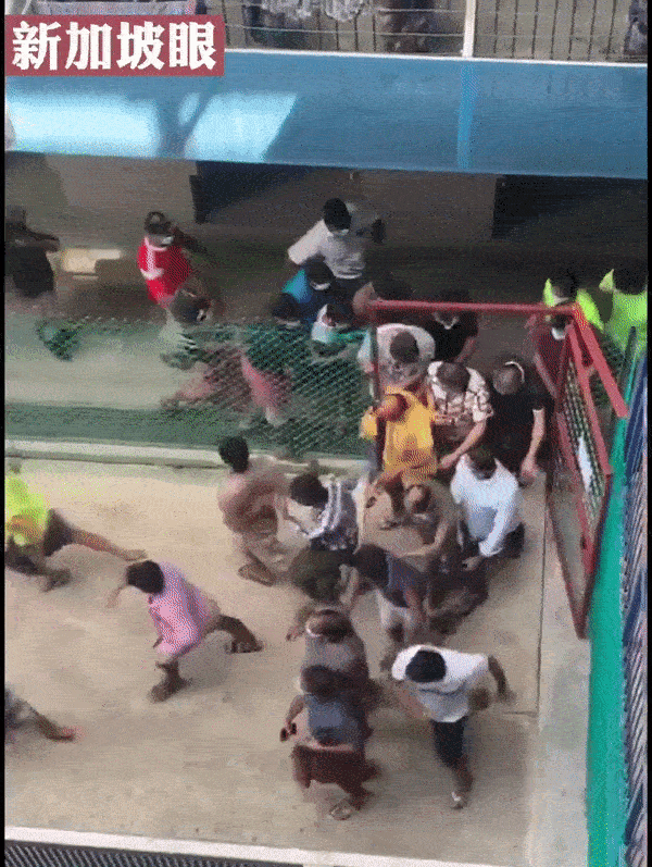 客工湧入鄰裏超市搶購,疑忘了病毒的存在