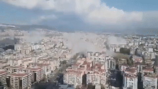 愛琴海水貫穿街道!希臘7.0大地震引發海嘯、高樓坍塌