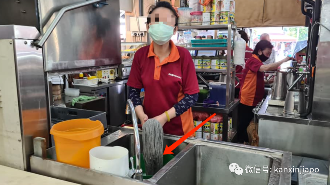 洗完拖把再涮碗筷？新加坡食阁小贩操作惊到顾客