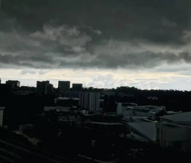 今增5 | 周末連兩天狂風暴雨，“閃電之都”新加坡實至名歸