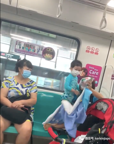 女子在地铁帮小孩换衣服、尿片，旁人目瞪口呆......