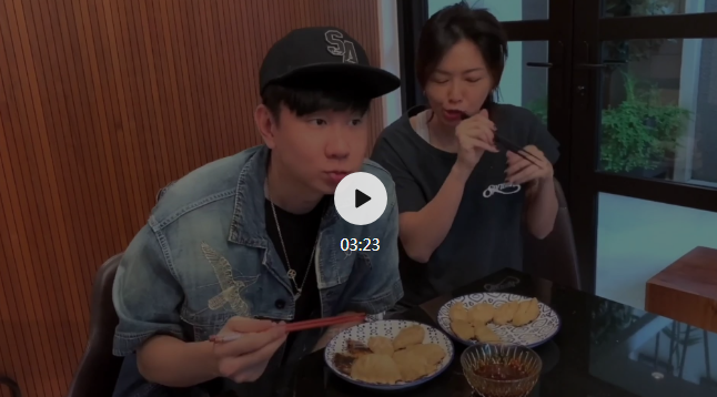 水饺包成咖喱饺,遭贤妻狠批!新加坡俩国宝同框PK厨艺