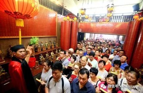 单身狗发红包“不吉利”,见人送橘子,新加坡春节规矩这么多!