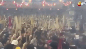 单身狗发红包“不吉利”,见人送橘子,新加坡春节规矩这么多!